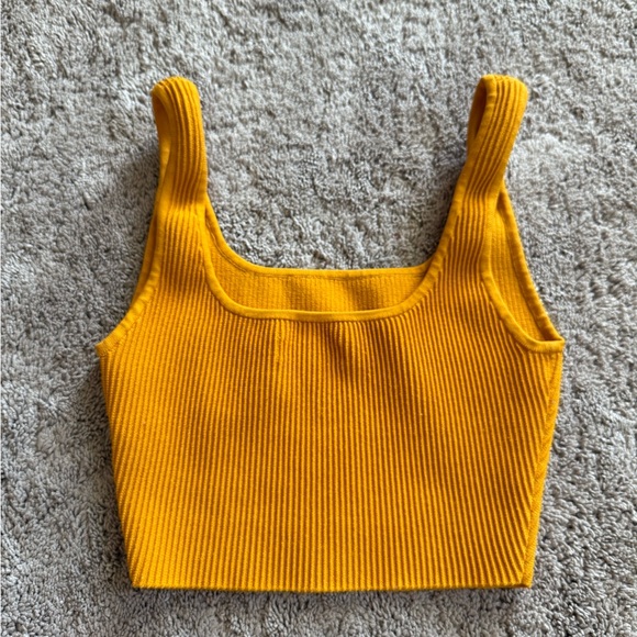Babaton Gold Ribbed Sleeveless Crop Tank Top - Picture 4 of 4